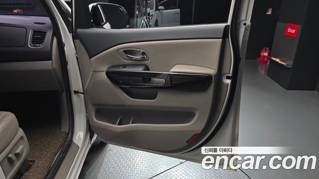 Kia Carnival 9-Seater Prstige 2019 — фото 25