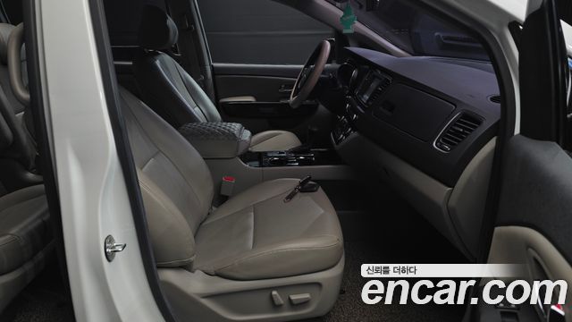 Kia Carnival 9-Seater Prstige 2019 — фото 26
