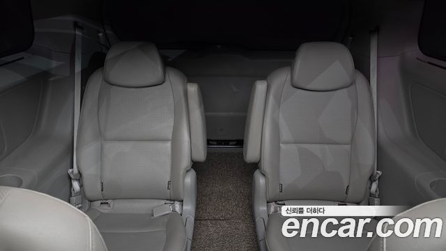 Kia Carnival 9-Seater Prstige 2019 — фото 27