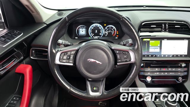 Jaguar F-PACE 20d R-Sport 2017 — фото 17