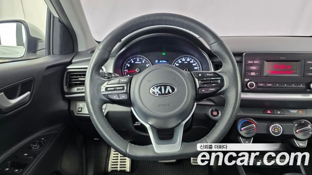 Kia Stonic 1.4 Trendy 2018 — фото 13
