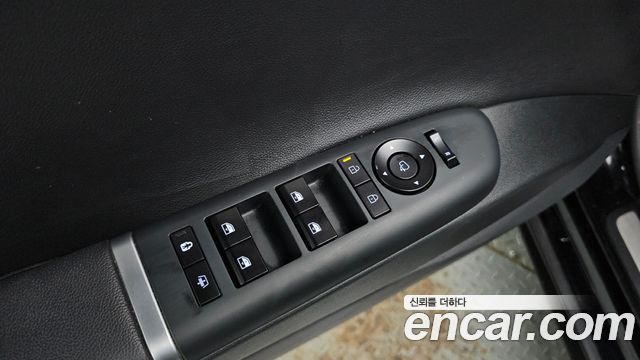 Hyundai Grandeur (GN7) 2,5 Gasoline 2WD Exclusive 2023 — фото 17