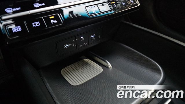 Hyundai Grandeur (GN7) 2,5 Gasoline 2WD Exclusive 2023 — фото 30