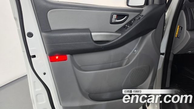 Hyundai Grand Starex Van 3-Seater Smart 2021 — фото 25