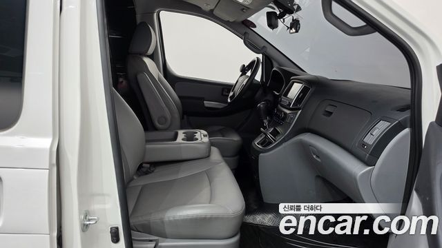Hyundai Grand Starex Van 3-Seater Smart 2021 — фото 26