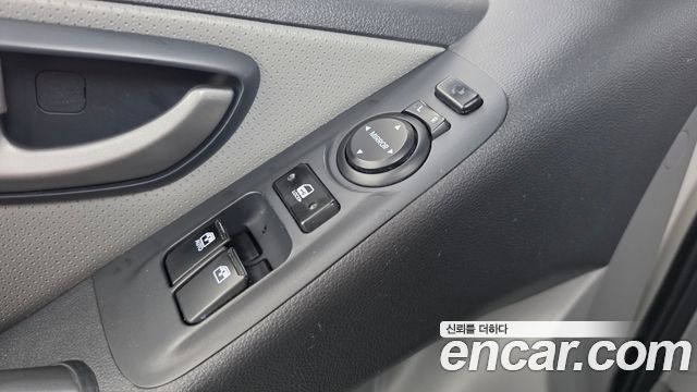 Hyundai Grand Starex Van 3-Seater Smart 2021 — фото 30