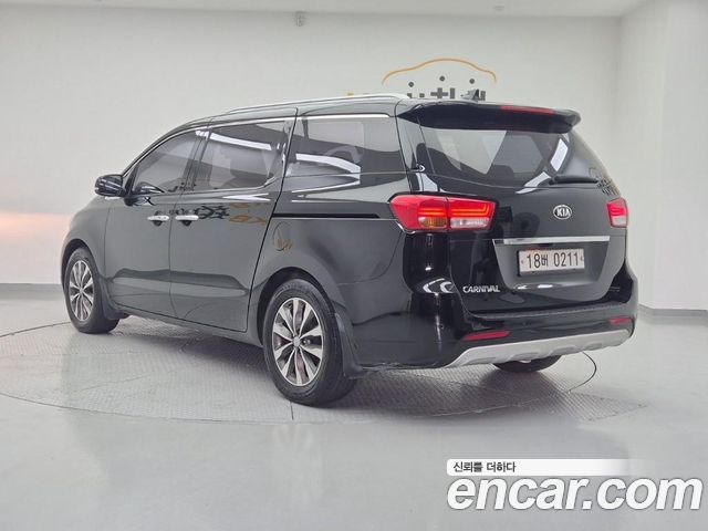 Kia Carnival 9-seater Luxury 2017 — фото 3