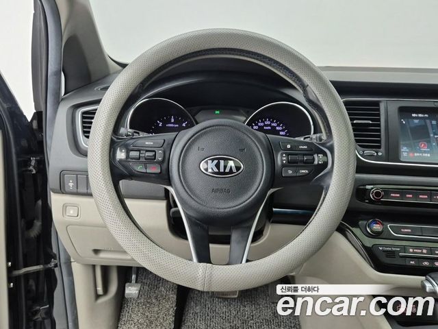 Kia Carnival 9-seater Luxury 2017 — фото 9