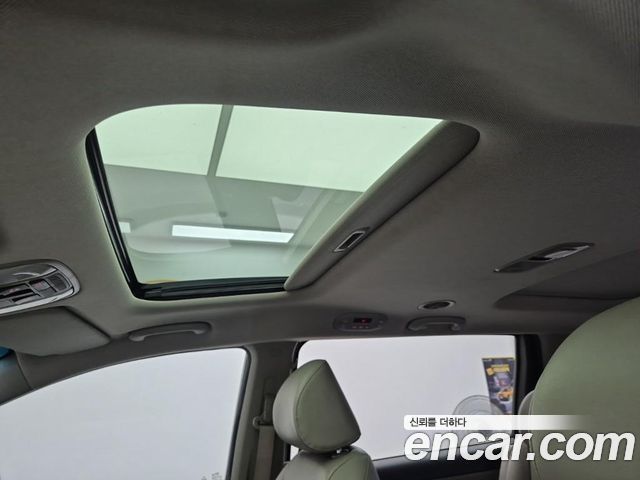 Kia Carnival 9-seater Luxury 2017 — фото 17