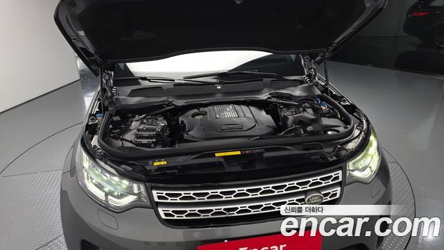 Land Rover Discovery 5 3.0 TD6 HSE Luxury 2017 — фото 6