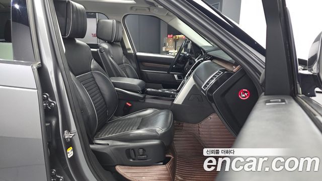 Land Rover Discovery 5 3.0 TD6 HSE Luxury 2017 — фото 11
