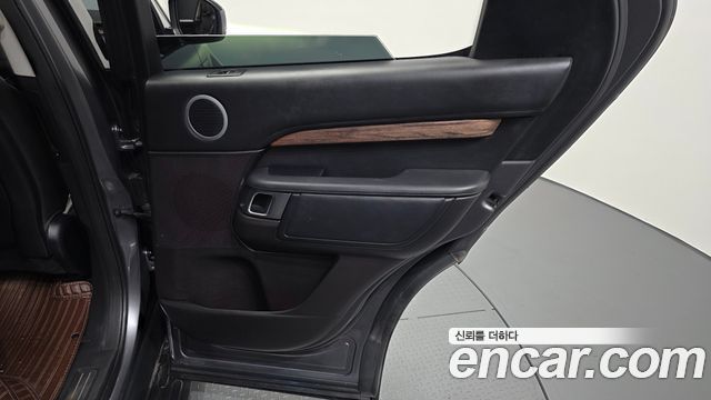 Land Rover Discovery 5 3.0 TD6 HSE Luxury 2017 — фото 25
