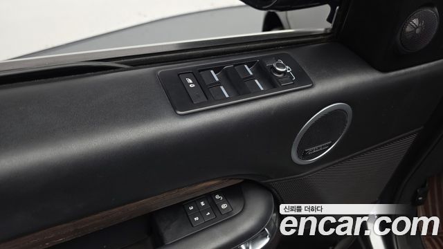 Land Rover Discovery 5 3.0 TD6 HSE Luxury 2017 — фото 30