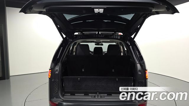 Land Rover Discovery 5 3.0 TD6 HSE Luxury 2017 — фото 34
