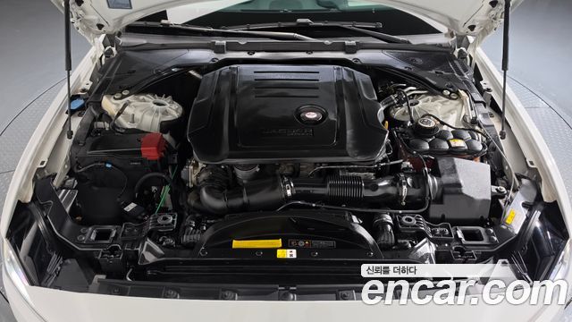 Jaguar XE D180 R-Dynamic S 2020 — фото 6