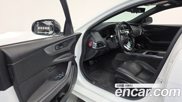 Jaguar XE D180 R-Dynamic S 2020 — фото 10