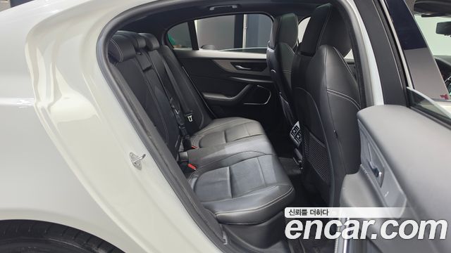 Jaguar XE D180 R-Dynamic S 2020 — фото 15