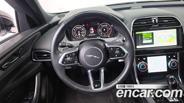Jaguar XE D180 R-Dynamic S 2020 — фото 17