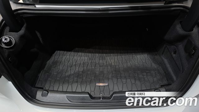 Jaguar XE D180 R-Dynamic S 2020 — фото 23