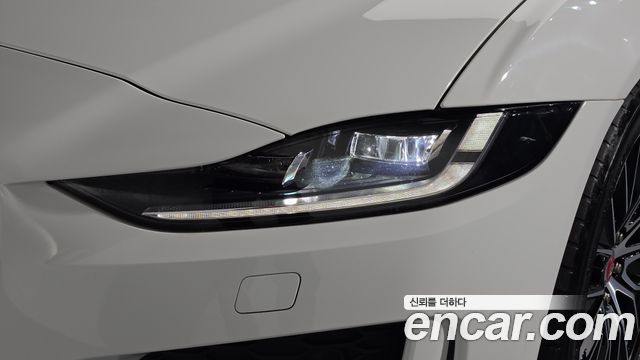 Jaguar XE D180 R-Dynamic S 2020 — фото 28