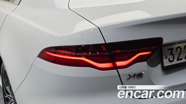 Jaguar XE D180 R-Dynamic S 2020 — фото 29