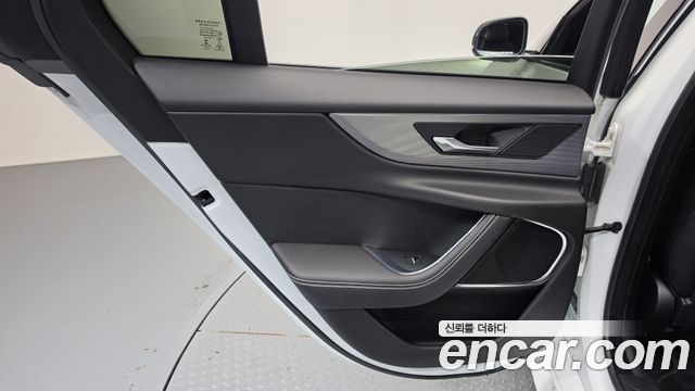 Jaguar XE D180 R-Dynamic S 2020 — фото 31