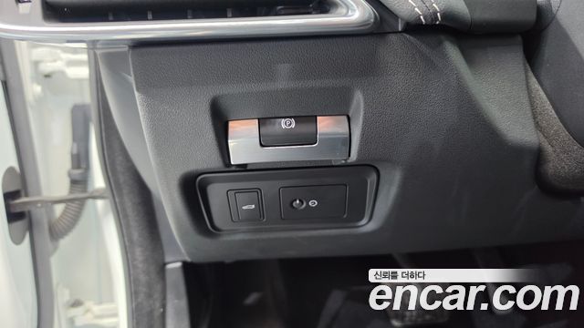 Jaguar XE D180 R-Dynamic S 2020 — фото 36