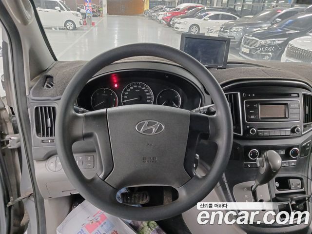 Hyundai Grand Starex 5-Seater VAN Smart 2017 — фото 18