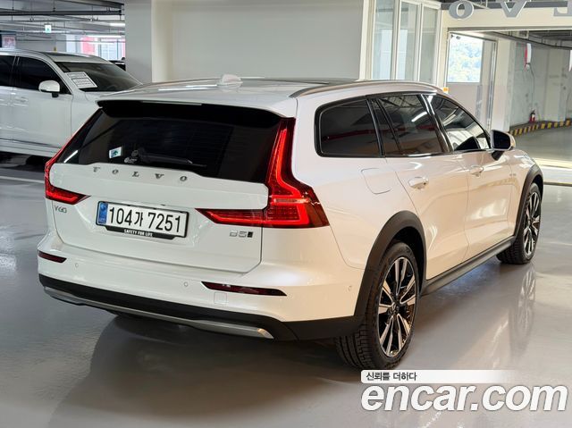 Volvo V60 Cross Country (II) B5 Ultra AWD 2026 — фото 2