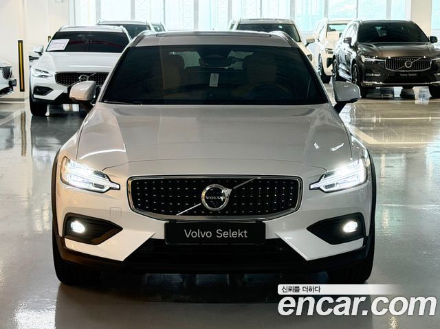 Volvo V60 Cross Country (II) B5 Ultra AWD 2026 — фото 3