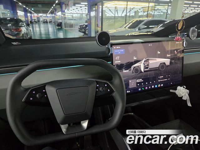 Tesla Cybertruck AWD 2026 — фото 7