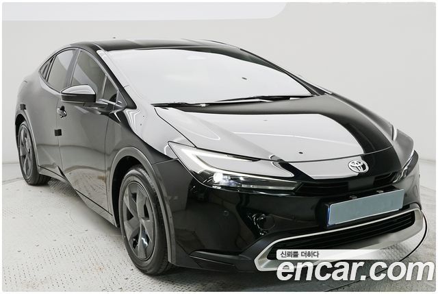 Toyota Prius (V) 2.0 PHEV SE 2024 — фото 3