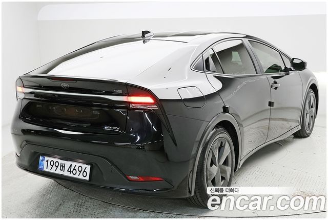 Toyota Prius (V) 2.0 PHEV SE 2024 — фото 4