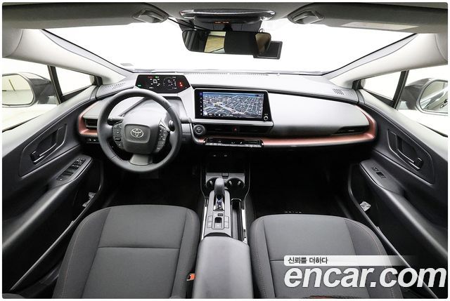 Toyota Prius (V) 2.0 PHEV SE 2024 — фото 7