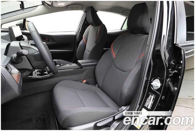 Toyota Prius (V) 2.0 PHEV SE 2024 — фото 10