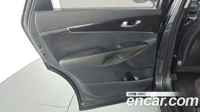 Kia Sorento Diesel 2.0 2WD Noblesse Special 2015 — фото 25