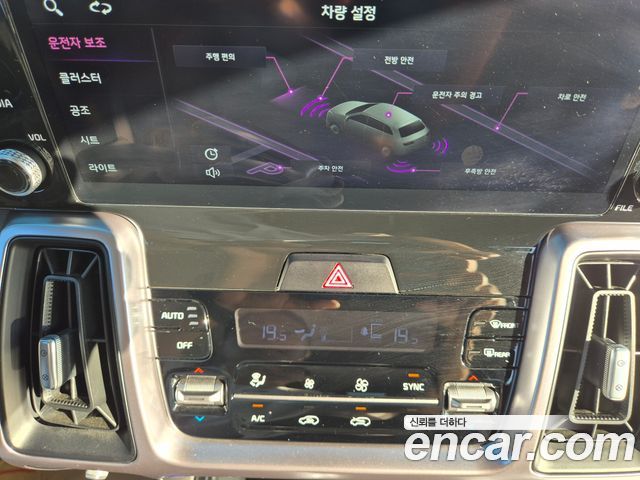Kia Sorento (IV) Gasoline 2.5T 2WD Prestige 2023 — фото 19
