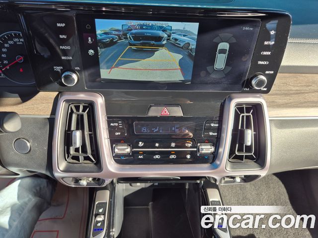 Kia Sorento (IV) Gasoline 2.5T 2WD Prestige 2023 — фото 20