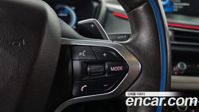 BMW i8 Coupe 2015 — фото 17
