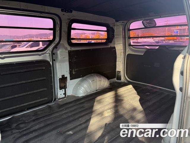 Hyundai Grand Starex 3-Seater VAN CVX Luxury 2012 — фото 17