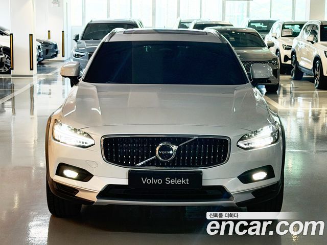 Volvo V90 Cross Country B5 Ultra AWD 2025 — фото 3