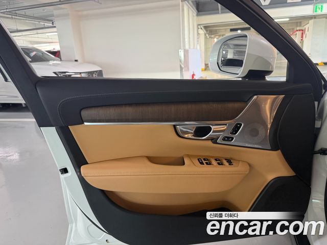Volvo V90 Cross Country B5 Ultra AWD 2025 — фото 16