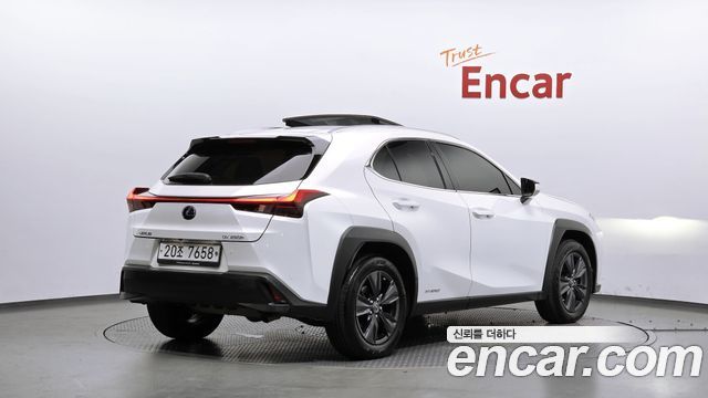 Lexus UX250h 2.0 2WD 2019 — фото 2