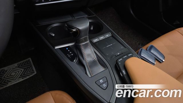Lexus UX250h 2.0 2WD 2019 — фото 9