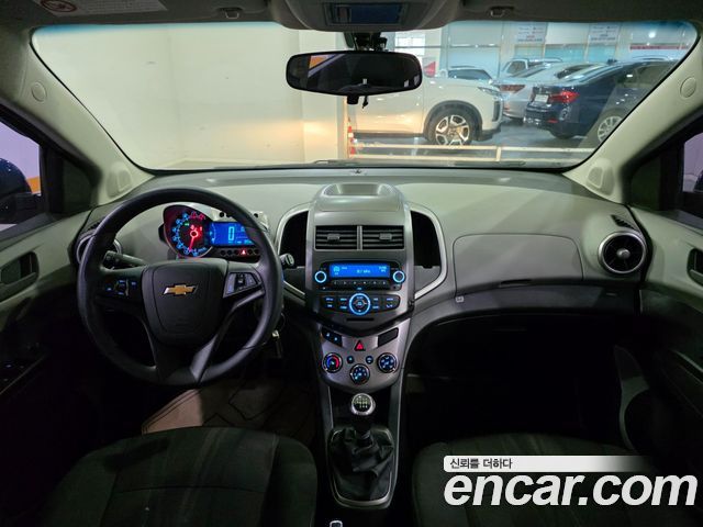 Chevrolet Aveo Hatchback 1.4 Turbo LS Standard 2015 — фото 9