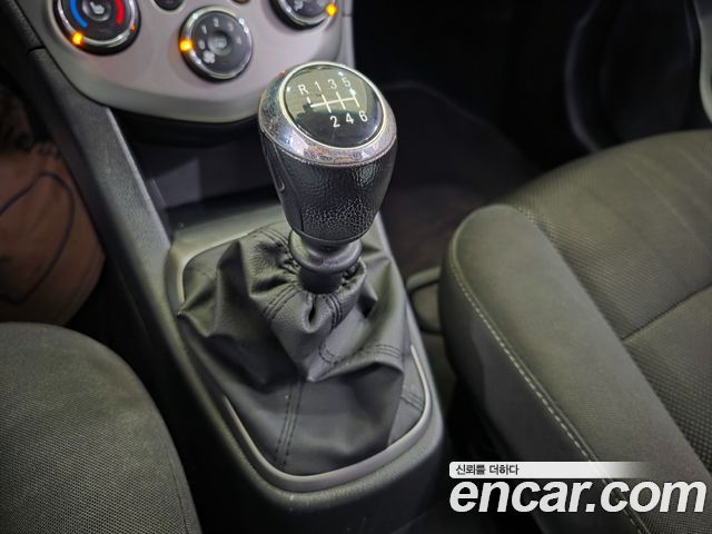 Chevrolet Aveo Hatchback 1.4 Turbo LS Standard 2015 — фото 16