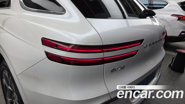 Genesis Electrified (GV70) e-AWD 2022 — фото 23