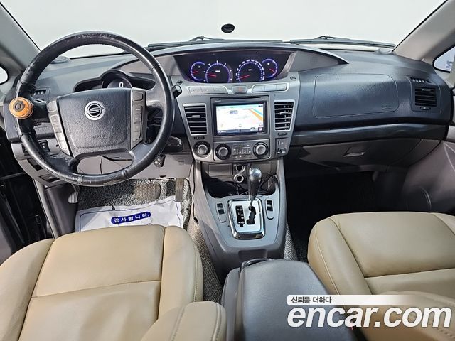 KG Mobility (SsangYong) Korando Turismo 4WD LT 11-seater 2014 — фото 5