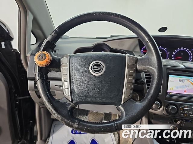 KG Mobility (SsangYong) Korando Turismo 4WD LT 11-seater 2014 — фото 8