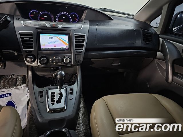 KG Mobility (SsangYong) Korando Turismo 4WD LT 11-seater 2014 — фото 9